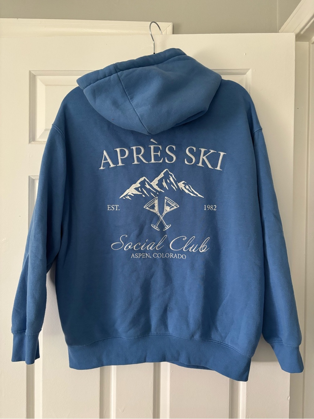 Lazy Sunday Aprés Ski Social Club - Aspen Colorado Hoodie - Size L - Like New